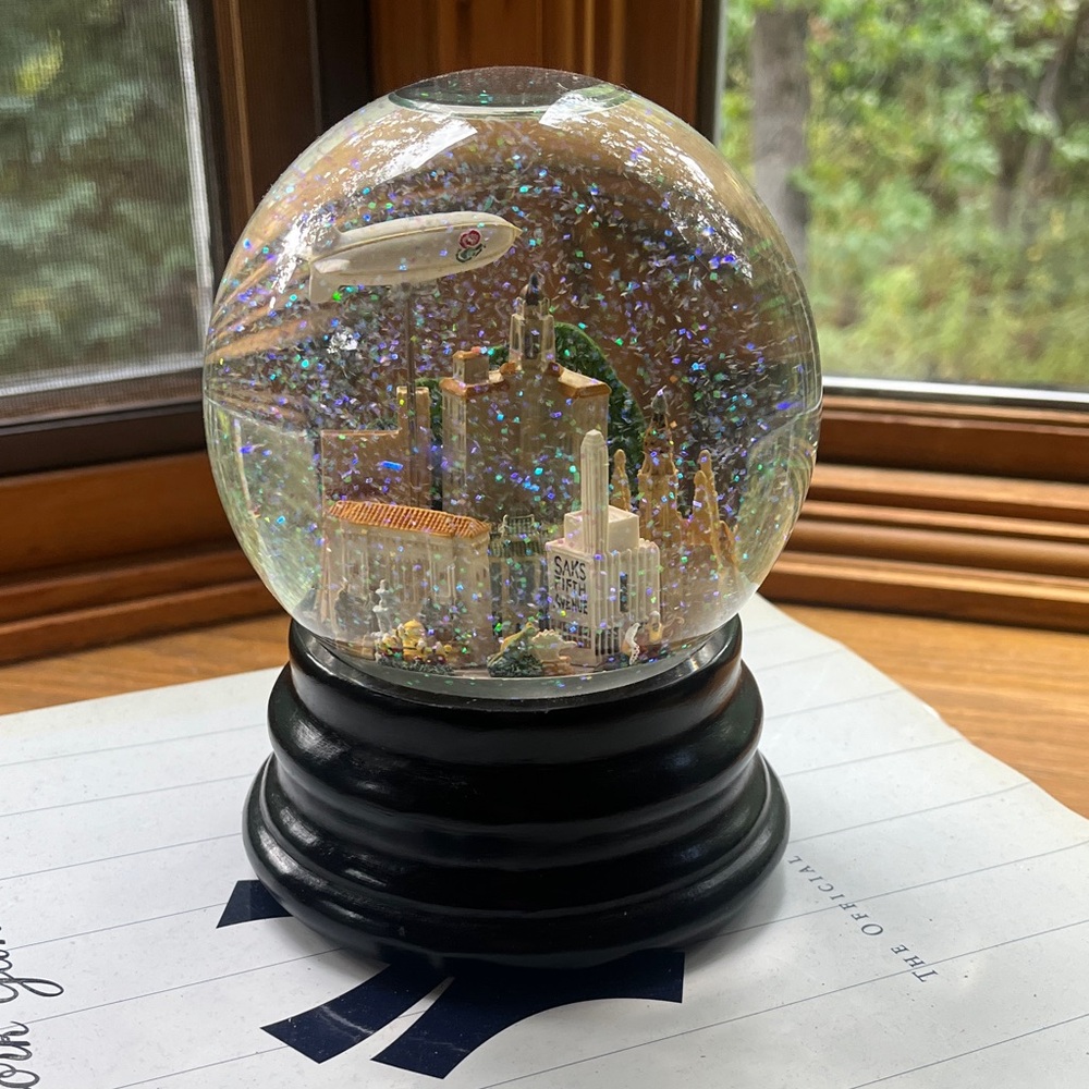 It plays music Black Base Snow Globe with Colorful Glitter with music
